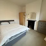 Inviting 4Bd Home With Roof Terrace Nine Elms