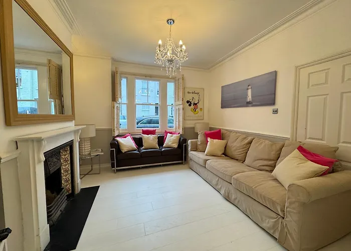 Inviting 4Bd Home With Roof Terrace Nine Elms