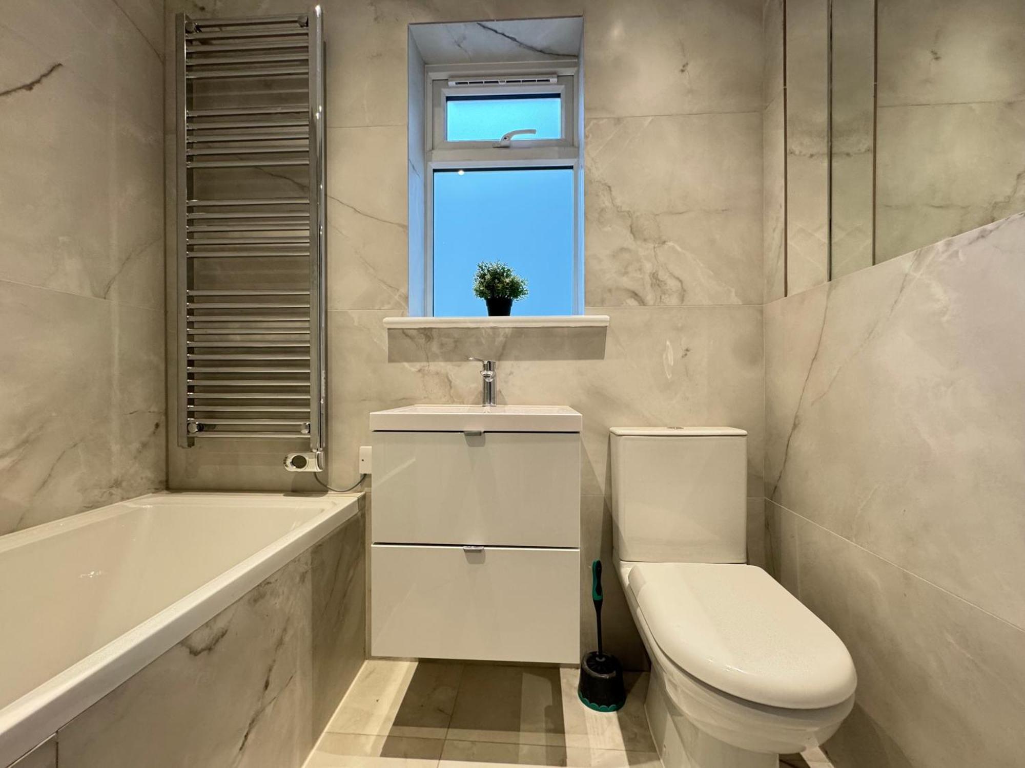 Inviting 4bd With Roof Terrace Nine Elms Appartamento *