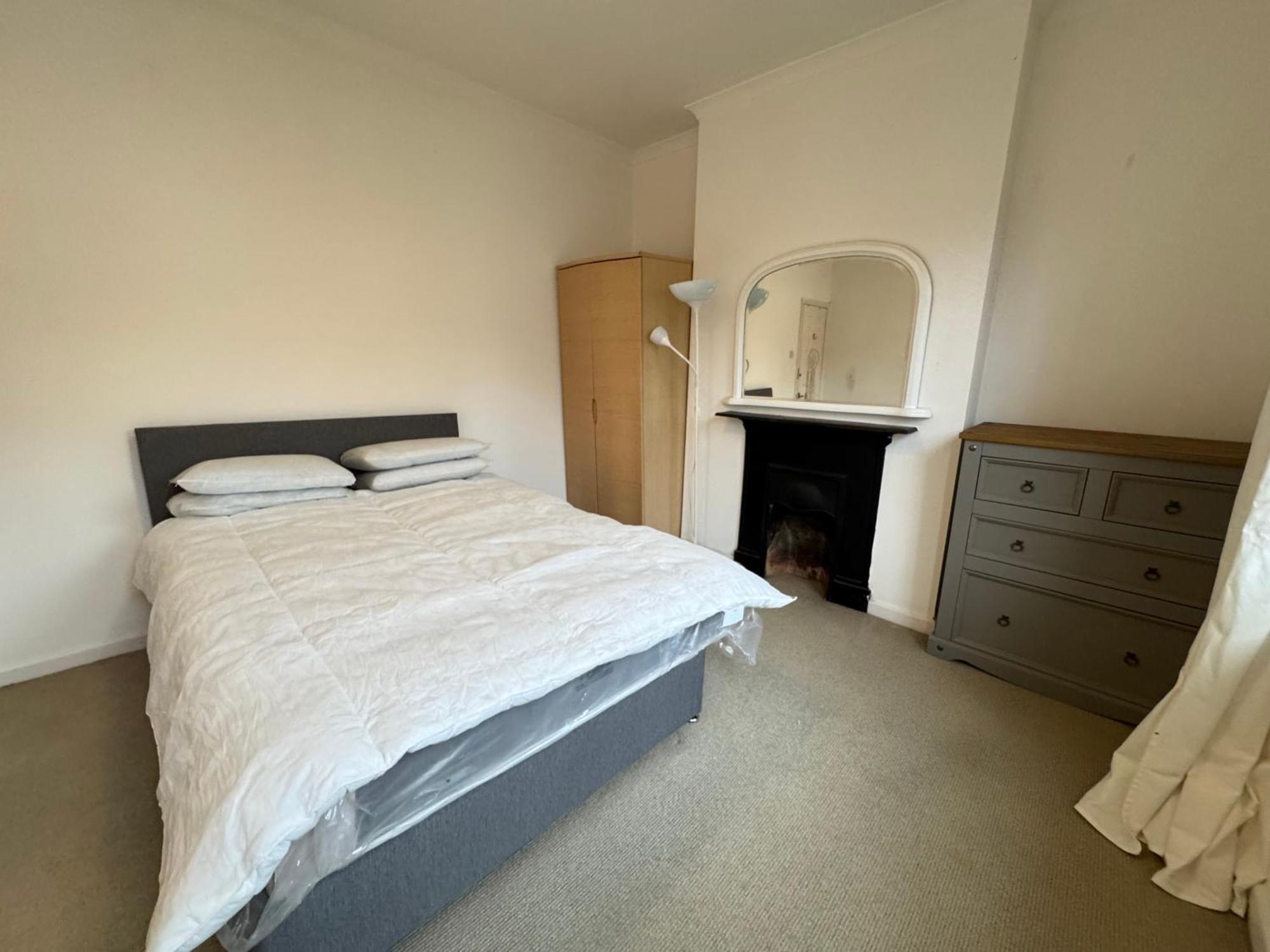 Inviting 4bd With Roof Terrace Nine Elms *