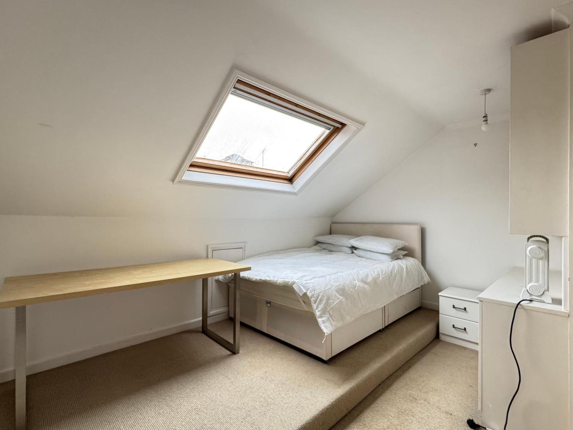 Inviting 4bd With Roof Terrace Nine Elms *