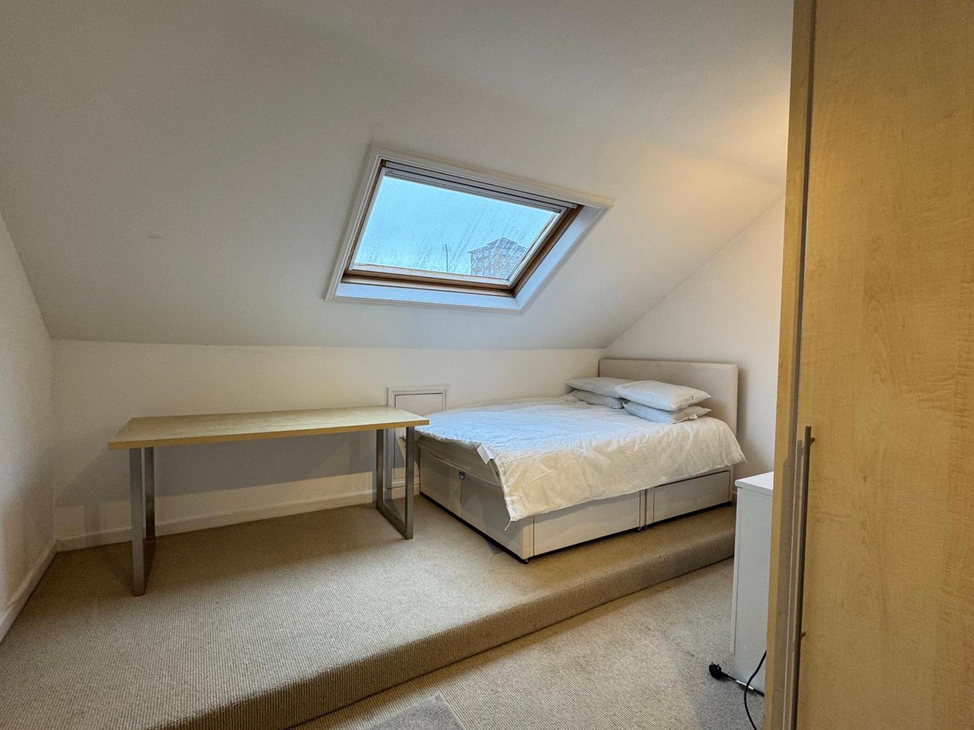 Inviting 4bd With Roof Terrace Nine Elms *