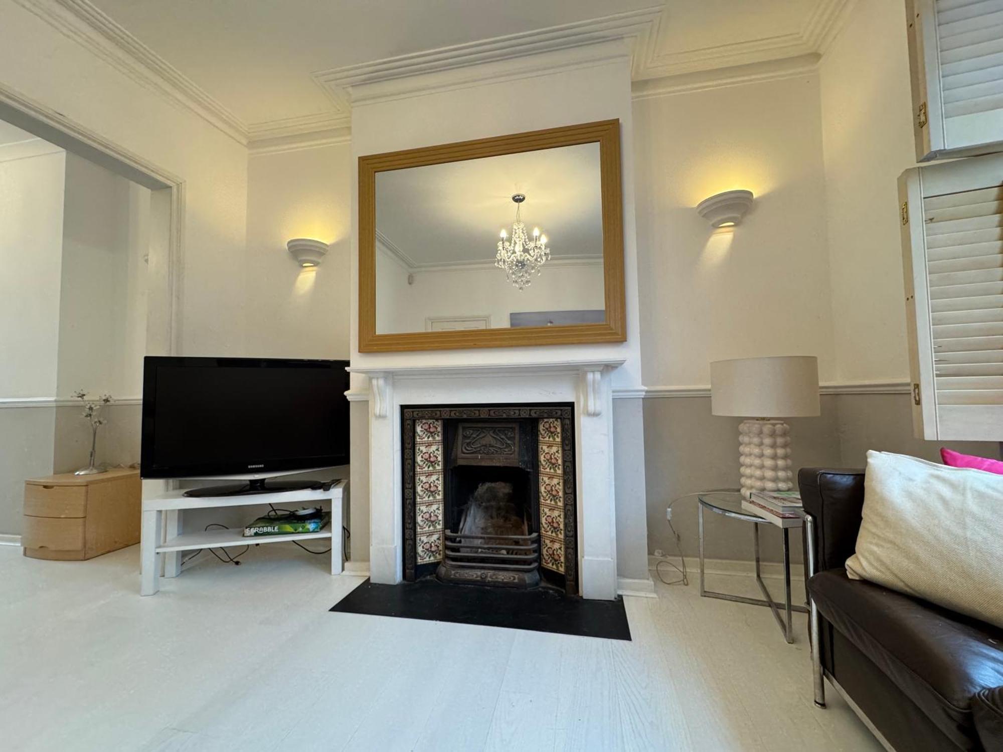 Inviting 4bd With Roof Terrace Nine Elms